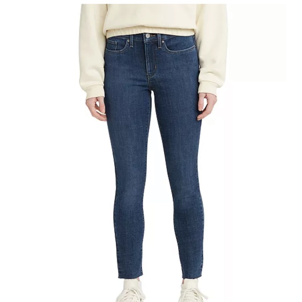 311 Shaping Skinny Levi Jeans - BARELY WORN AND IN PERFECT CONDITION